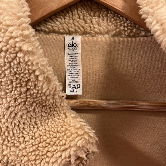 Alo foxy Sherpa jacket - camel - Picture 7 of 8